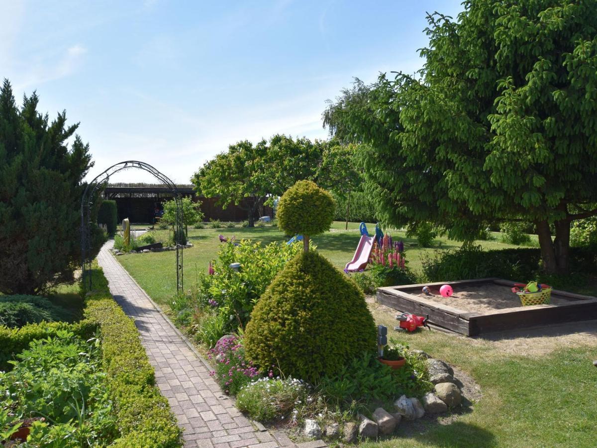 Apartment In Robertsdorf With Garden, Terrace, Barbecue Blowatz Ruang foto